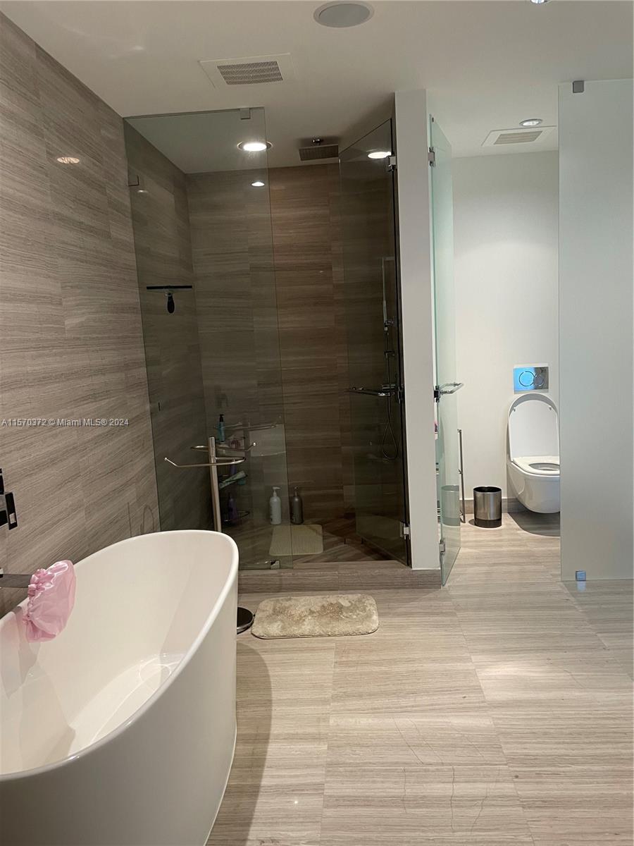 3300 NE 188th St 617, Aventura, Florida 33180, 3 Bedrooms Bedrooms, ,4 BathroomsBathrooms,Residentiallease,For Rent,3300 NE 188th St 617,A11570372