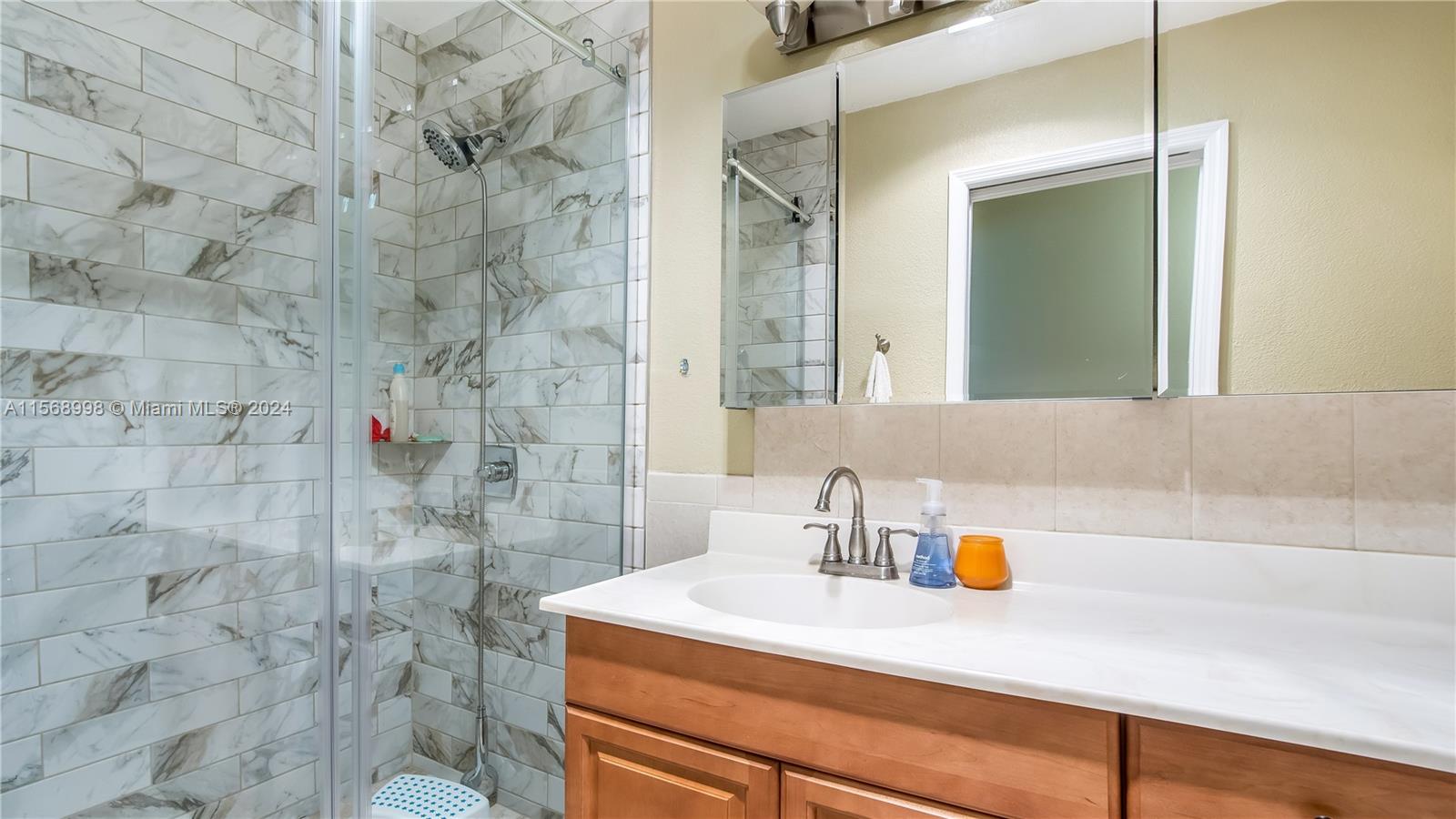 845 W Plantation Cir, Plantation, Florida 33324, 3 Bedrooms Bedrooms, ,2 BathroomsBathrooms,Residential,For Sale,845 W Plantation Cir,A11568998