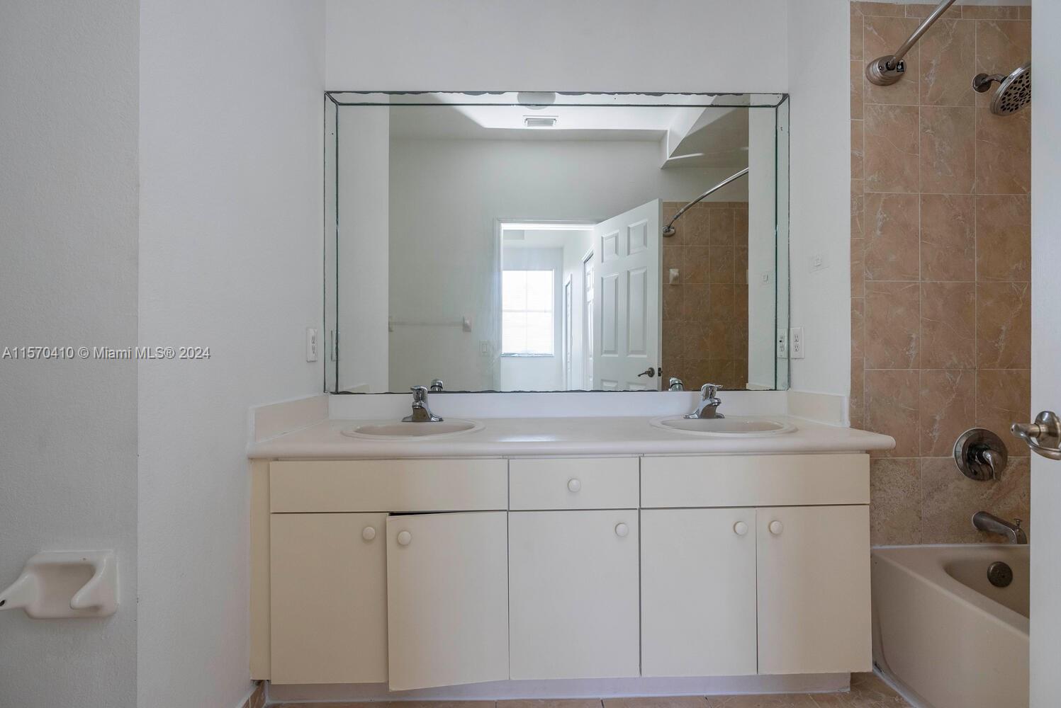 27245 SW 138th Ct, Homestead, Florida 33032, 4 Bedrooms Bedrooms, ,3 BathroomsBathrooms,Residentiallease,For Rent,27245 SW 138th Ct,A11570410