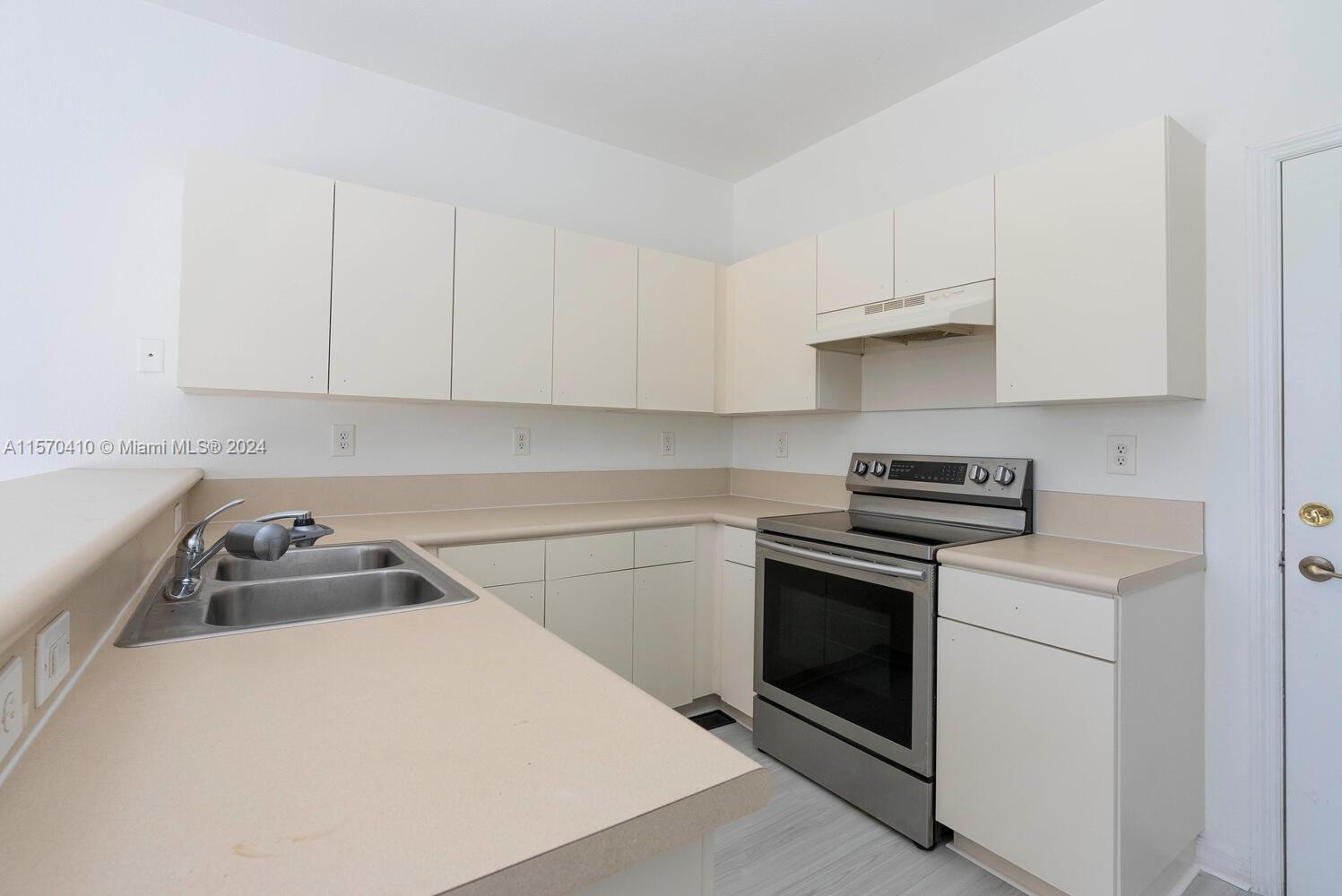 27245 SW 138th Ct, Homestead, Florida 33032, 4 Bedrooms Bedrooms, ,3 BathroomsBathrooms,Residentiallease,For Rent,27245 SW 138th Ct,A11570410