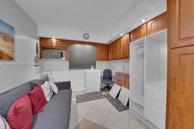 200 Leslie Dr 404, Hallandale Beach, Florida 33009, 1 Bedroom Bedrooms, ,2 BathroomsBathrooms,Residential,For Sale,200 Leslie Dr 404,A11567644