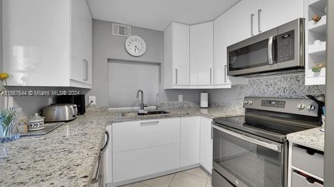 200 Leslie Dr 404, Hallandale Beach, Florida 33009, 1 Bedroom Bedrooms, ,2 BathroomsBathrooms,Residential,For Sale,200 Leslie Dr 404,A11567644