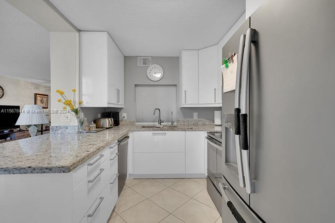 200 Leslie Dr 404, Hallandale Beach, Florida 33009, 1 Bedroom Bedrooms, ,2 BathroomsBathrooms,Residential,For Sale,200 Leslie Dr 404,A11567644