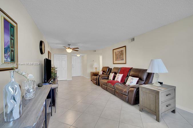 200 Leslie Dr 404, Hallandale Beach, Florida 33009, 1 Bedroom Bedrooms, ,2 BathroomsBathrooms,Residential,For Sale,200 Leslie Dr 404,A11567644