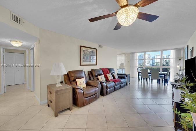 200 Leslie Dr 404, Hallandale Beach, Florida 33009, 1 Bedroom Bedrooms, ,2 BathroomsBathrooms,Residential,For Sale,200 Leslie Dr 404,A11567644
