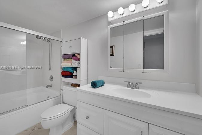 200 Leslie Dr 404, Hallandale Beach, Florida 33009, 1 Bedroom Bedrooms, ,2 BathroomsBathrooms,Residential,For Sale,200 Leslie Dr 404,A11567644