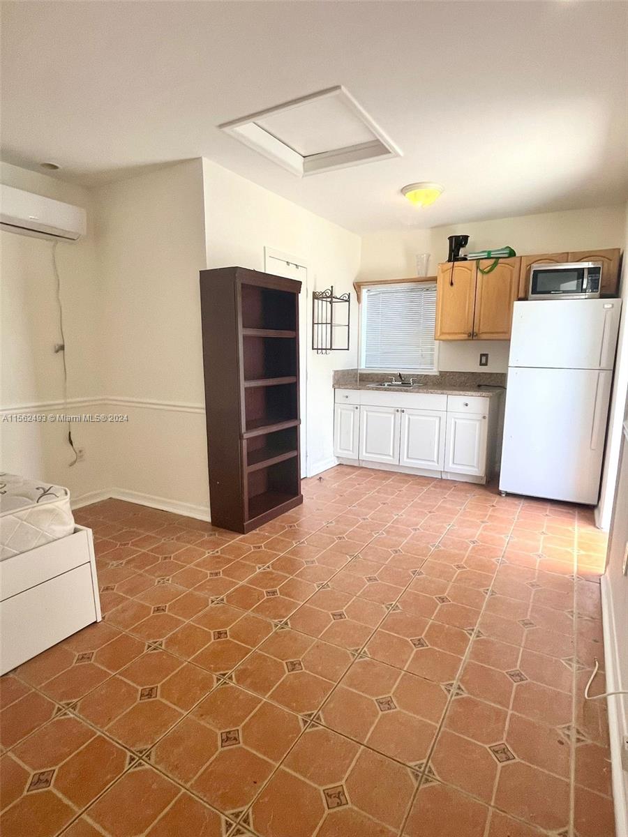 1601 NE 175 ST 2, North Miami Beach, Florida 33162, ,1 BathroomBathrooms,Residentiallease,For Rent,1601 NE 175 ST 2,A11562493