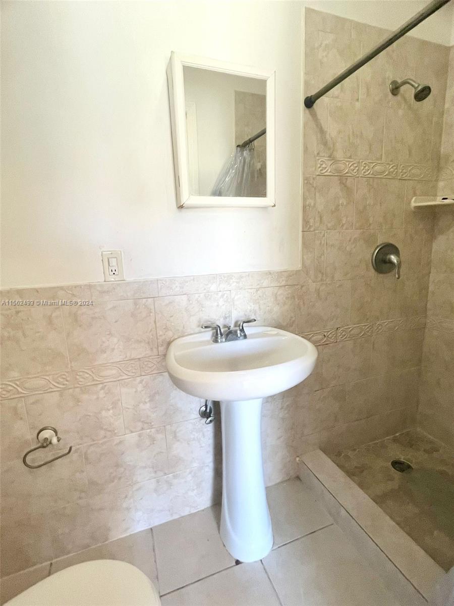 1601 NE 175 ST 2, North Miami Beach, Florida 33162, ,1 BathroomBathrooms,Residentiallease,For Rent,1601 NE 175 ST 2,A11562493