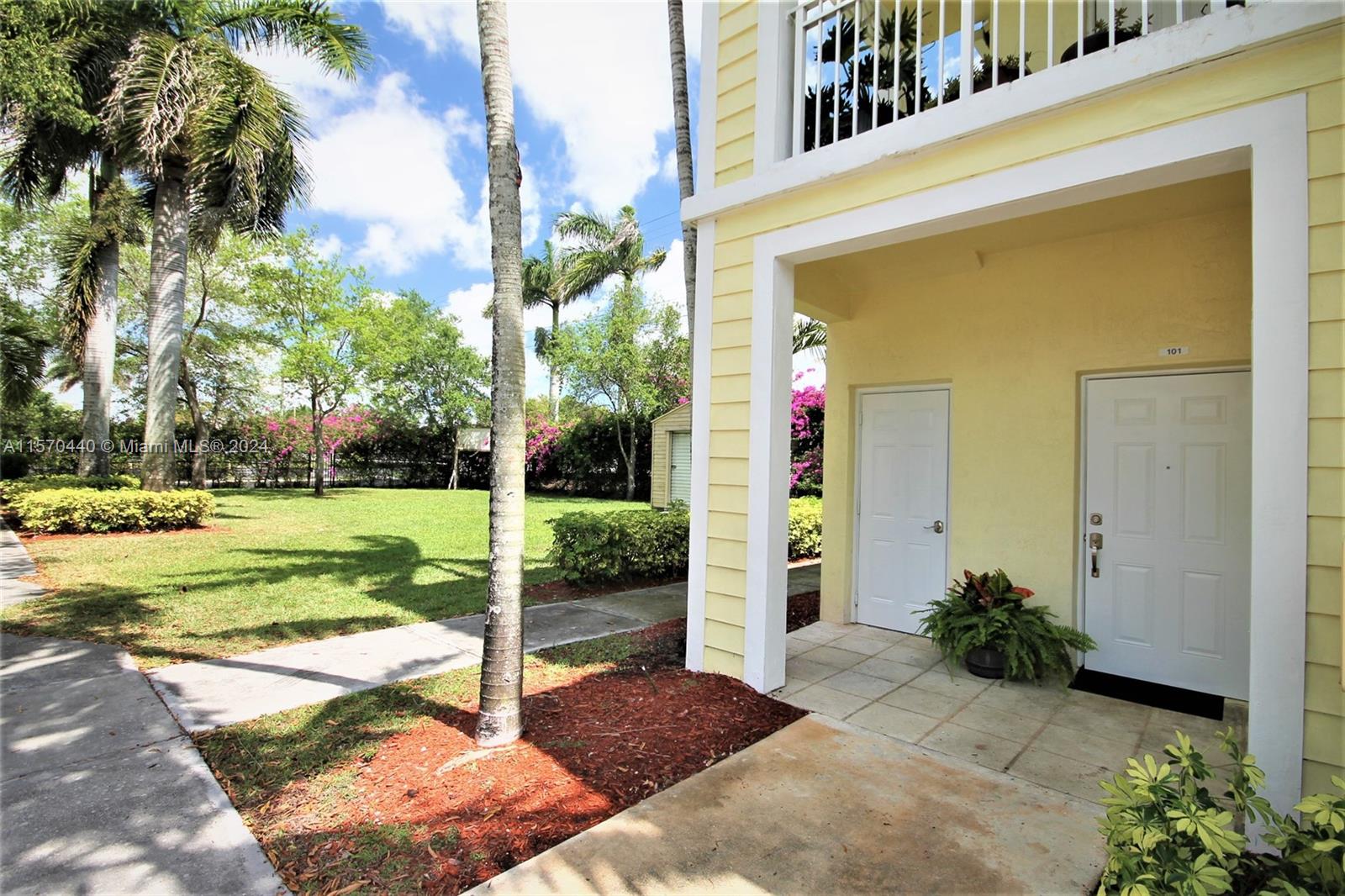 383 NE 27th Ter 101, Homestead, Florida 33033, 3 Bedrooms Bedrooms, ,2 BathroomsBathrooms,Residentiallease,For Rent,383 NE 27th Ter 101,A11570440