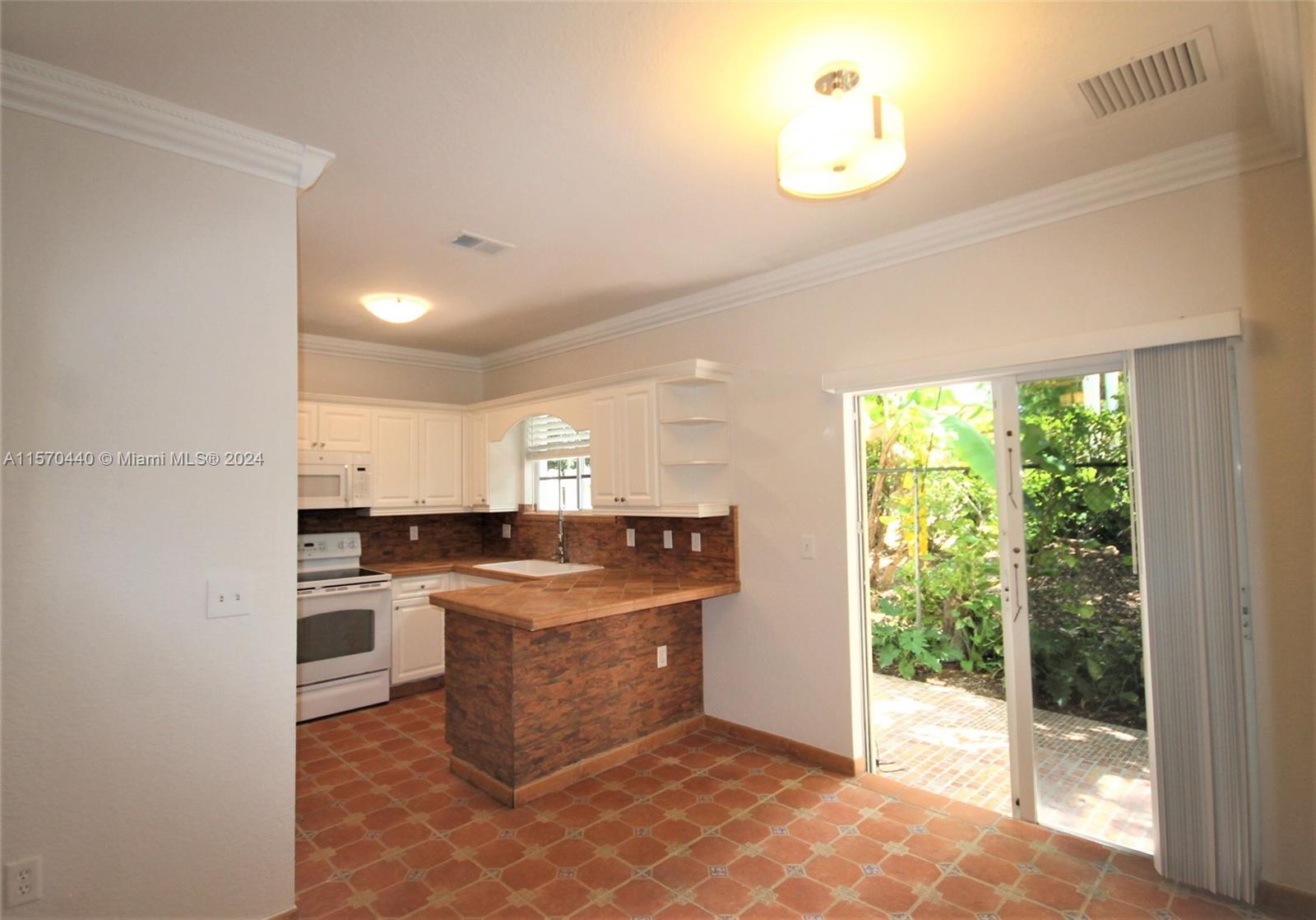 383 NE 27th Ter 101, Homestead, Florida 33033, 3 Bedrooms Bedrooms, ,2 BathroomsBathrooms,Residentiallease,For Rent,383 NE 27th Ter 101,A11570440