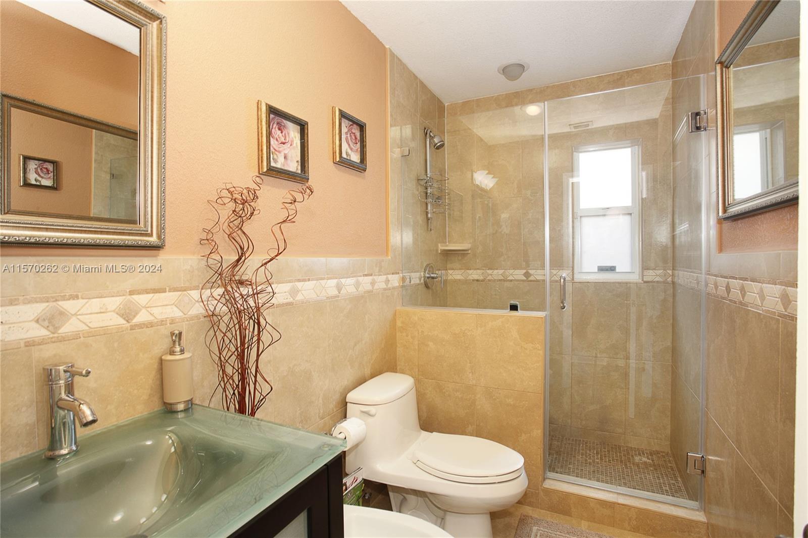 35 Veragua Ave, Coral Gables, Florida 33134, 2 Bedrooms Bedrooms, ,1 BathroomBathrooms,Residentiallease,For Rent,35 Veragua Ave,A11570262