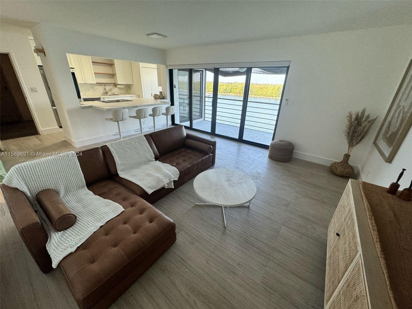 NEW PORCELANATO FLOORS