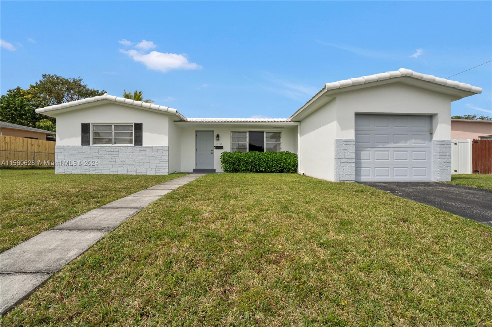 16242 SW 107th Ct  For Sale A11569628, FL