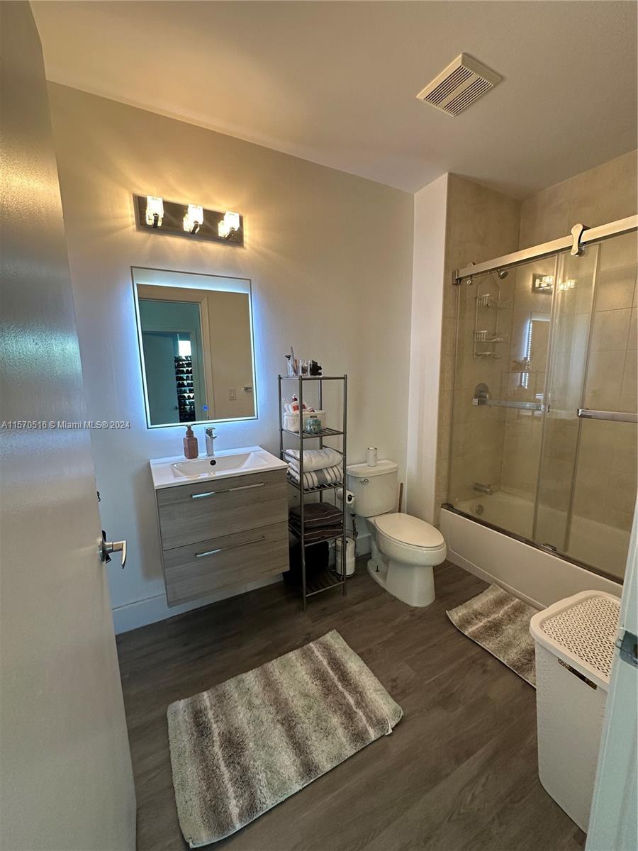 1900 N Bayshore Dr 612, Miami, Florida 33132, 2 Bedrooms Bedrooms, ,2 BathroomsBathrooms,Residential,For Sale,1900 N Bayshore Dr 612,A11570516