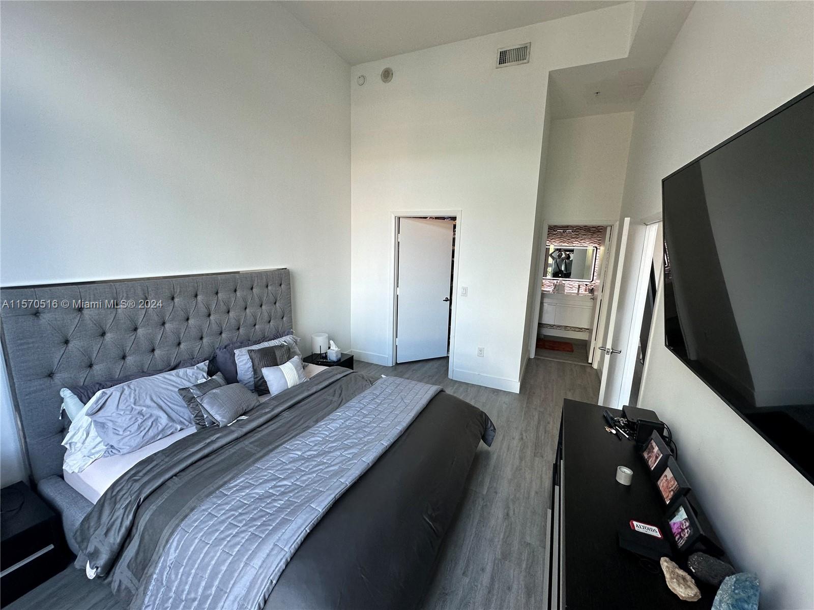 1900 N Bayshore Dr 612, Miami, Florida 33132, 2 Bedrooms Bedrooms, ,2 BathroomsBathrooms,Residential,For Sale,1900 N Bayshore Dr 612,A11570516