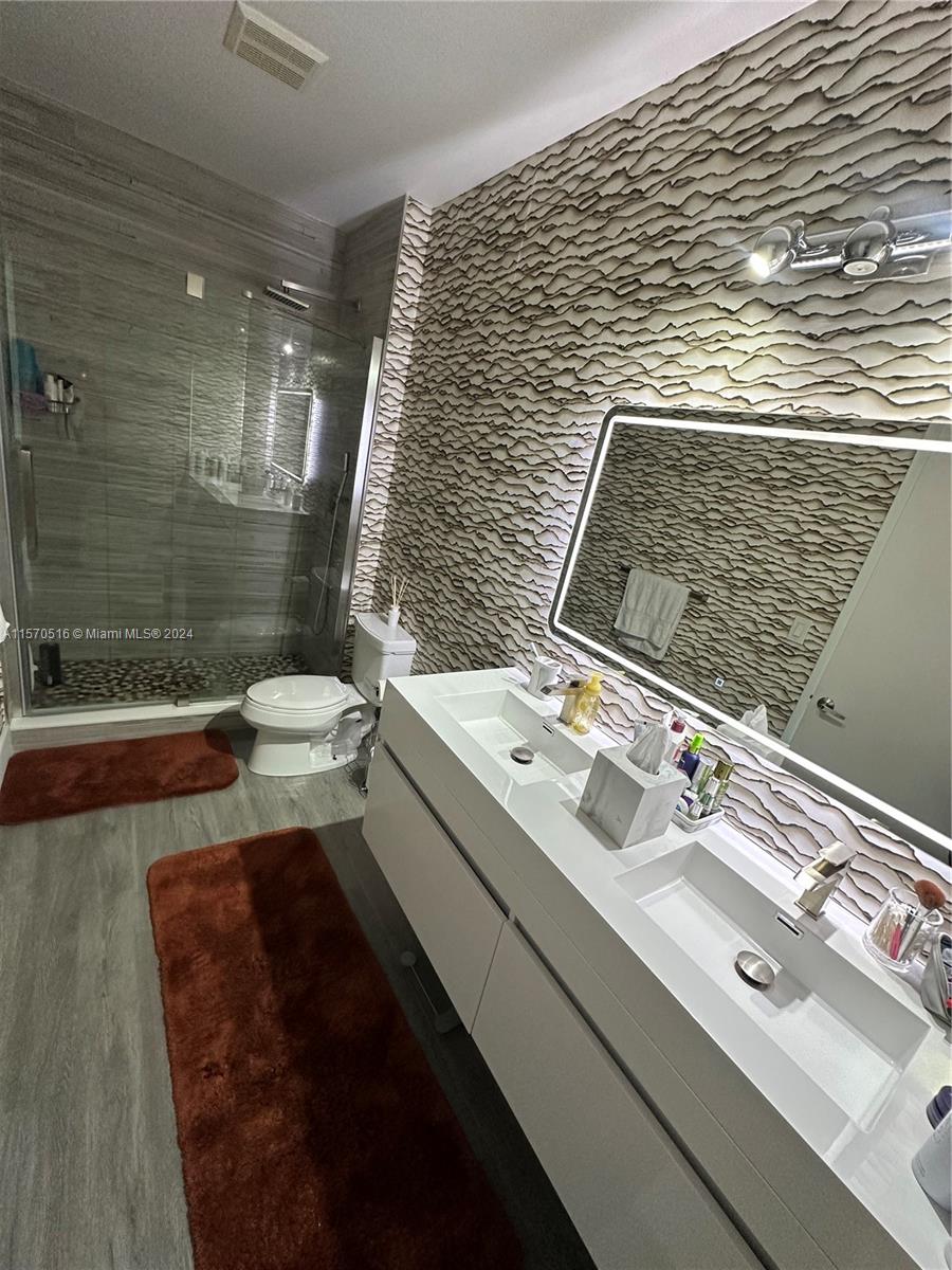 1900 N Bayshore Dr 612, Miami, Florida 33132, 2 Bedrooms Bedrooms, ,2 BathroomsBathrooms,Residential,For Sale,1900 N Bayshore Dr 612,A11570516