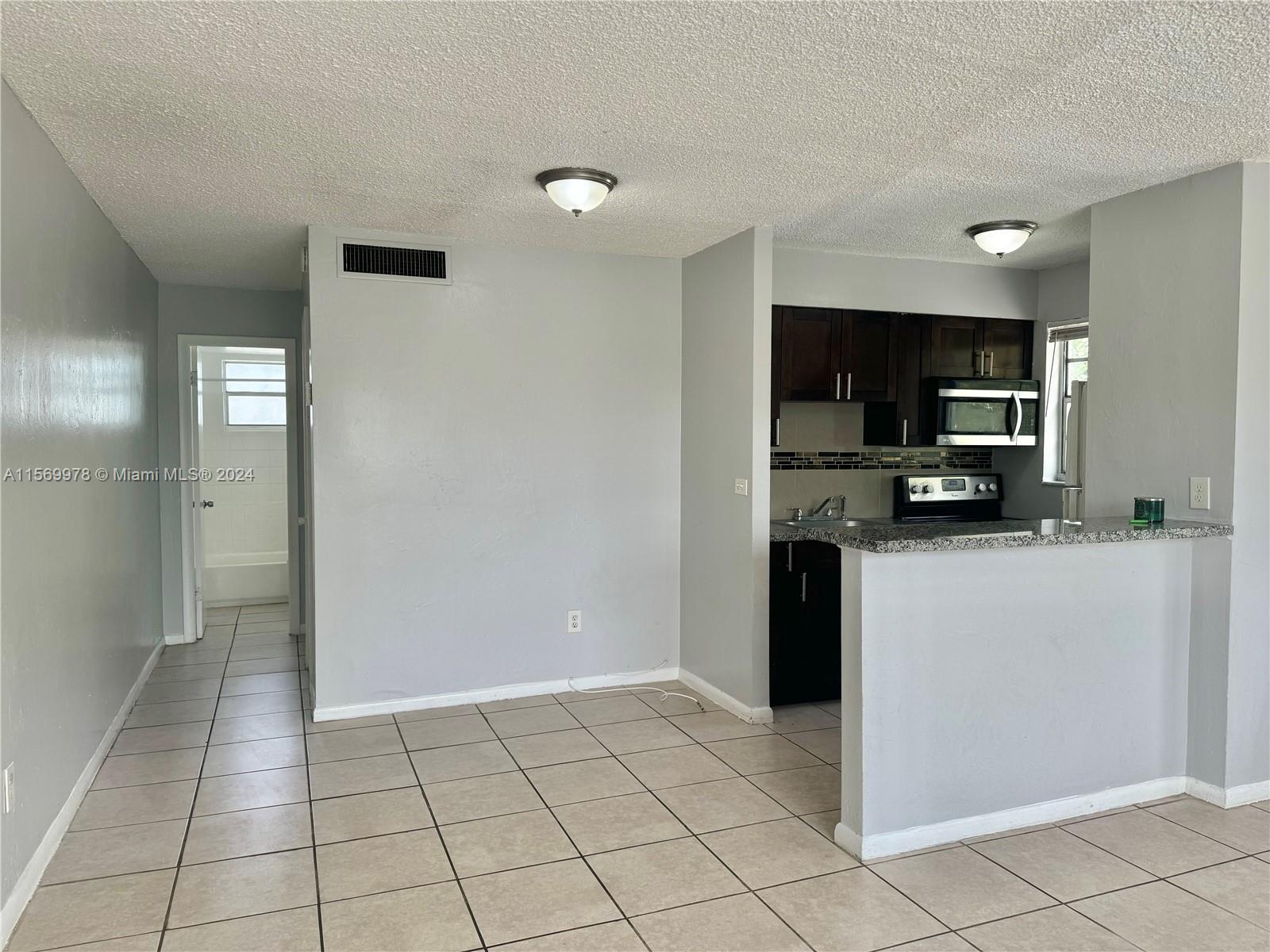 8262 NE 1st Ave 5, Miami, Florida 33138, 1 Bedroom Bedrooms, ,1 BathroomBathrooms,Residentiallease,For Rent,8262 NE 1st Ave 5,A11569978