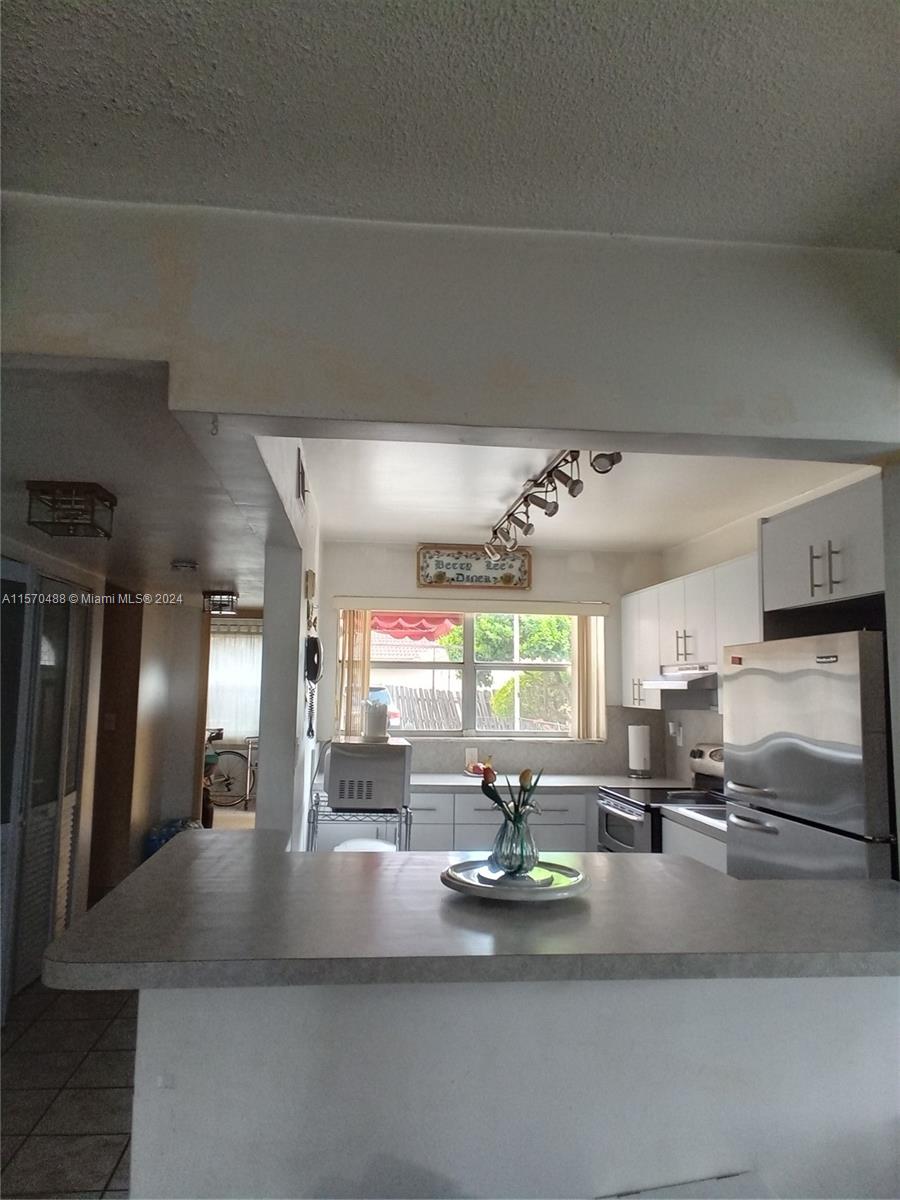 LIVING ROOM/DINNING COMBINATION