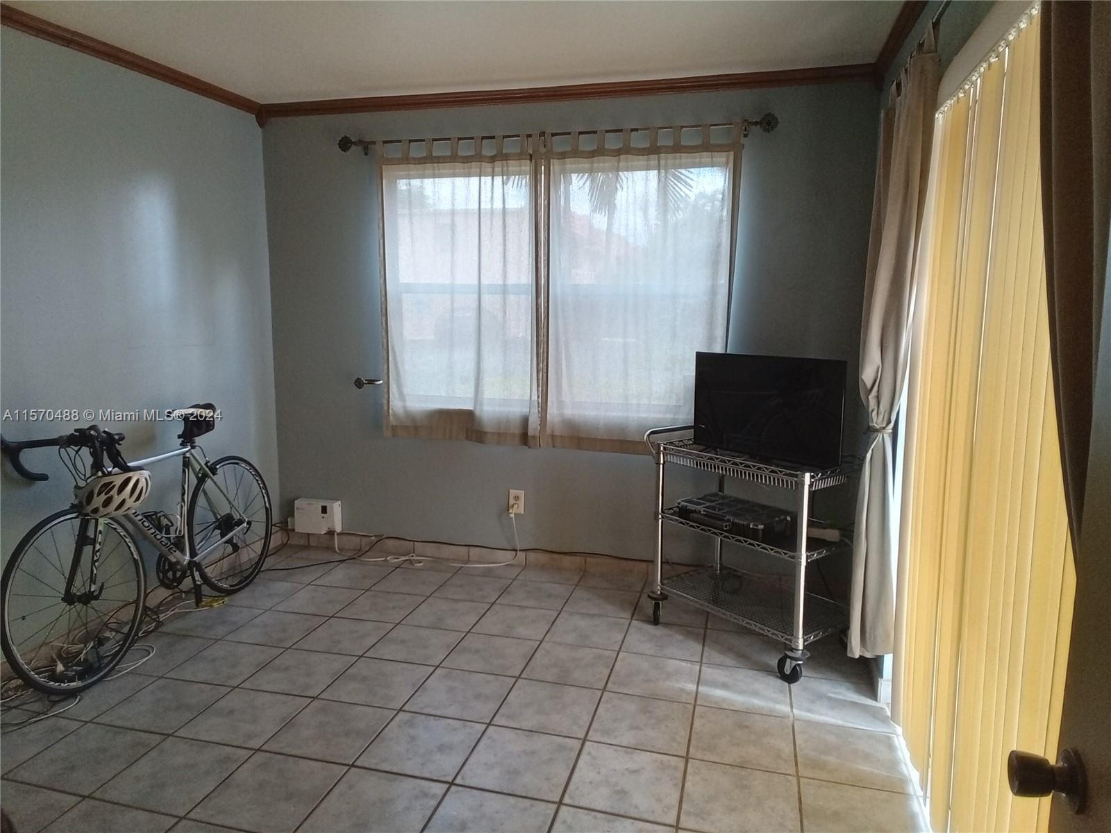 GROUND FLOOR BEDROOM #1 WITH CLOSET