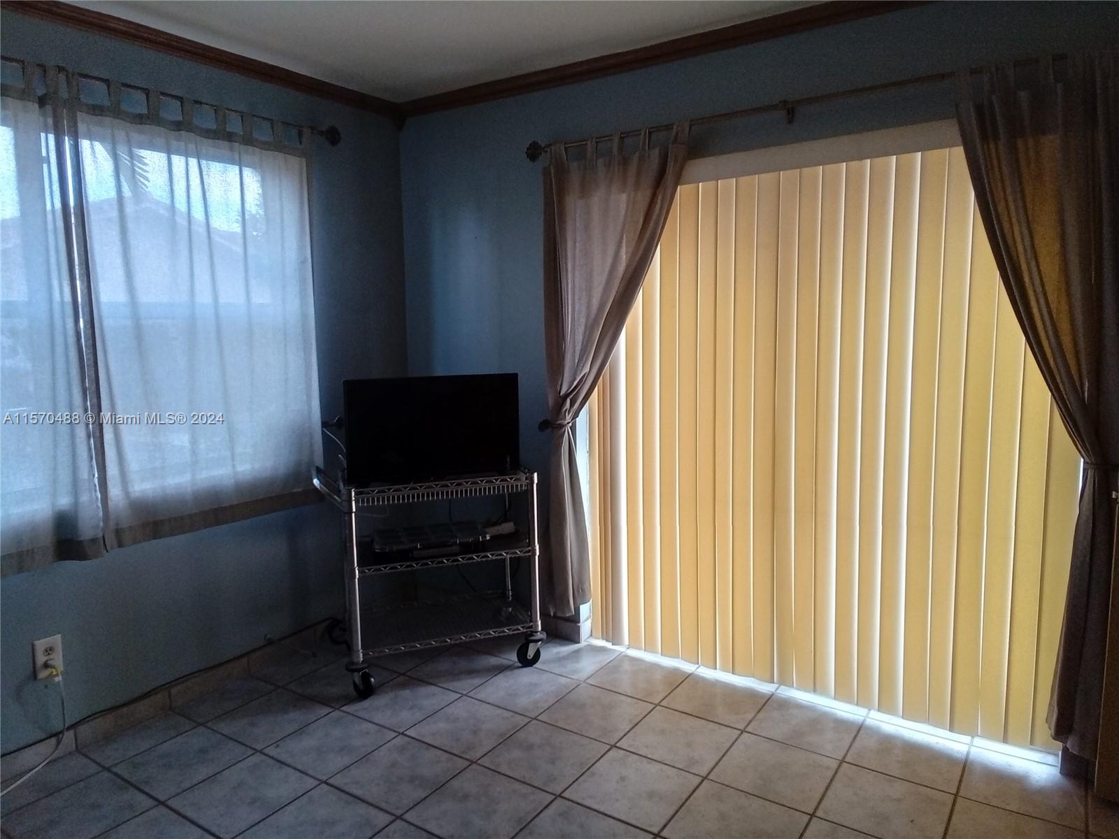 GROUND FLOOR BEDROOM #1