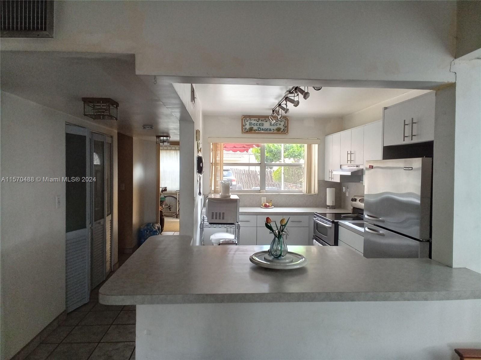 Hialeah, Florida 33015, 4 Bedrooms Bedrooms, ,2 BathroomsBathrooms,Residential,For Sale,A11570488