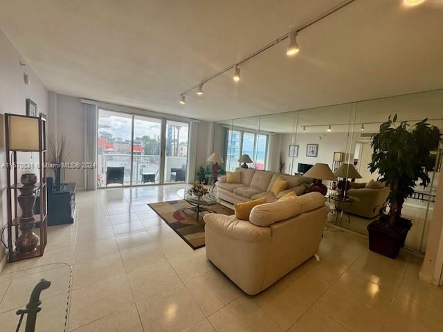 9195 Collins Ave 512, Surfside, Florida 33154, 1 Bedroom Bedrooms, ,1 BathroomBathrooms,Residentiallease,For Rent,9195 Collins Ave 512,A11570531