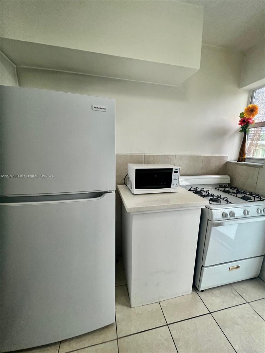 320 86th St 11, Miami Beach, Florida 33141, ,1 BathroomBathrooms,Residential,For Sale,320 86th St 11,A11570551