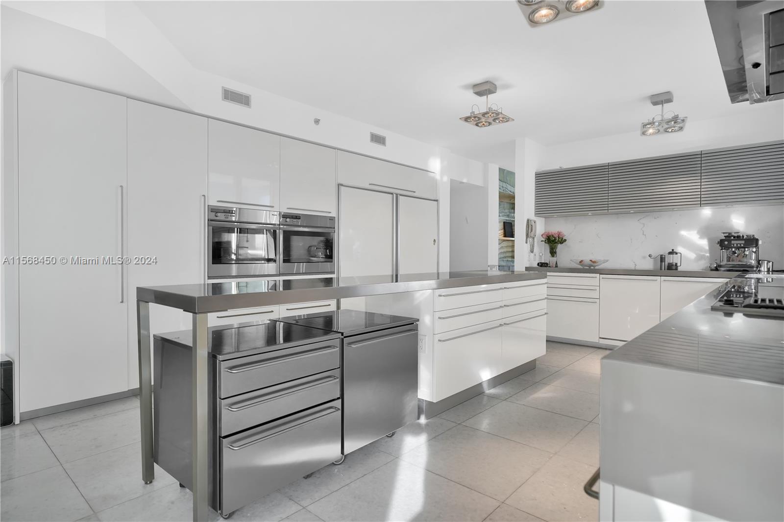 5801 Collins Ave 1200, Miami Beach, Florida 33140, 5 Bedrooms Bedrooms, ,6 BathroomsBathrooms,Residentiallease,For Rent,5801 Collins Ave 1200,A11568450