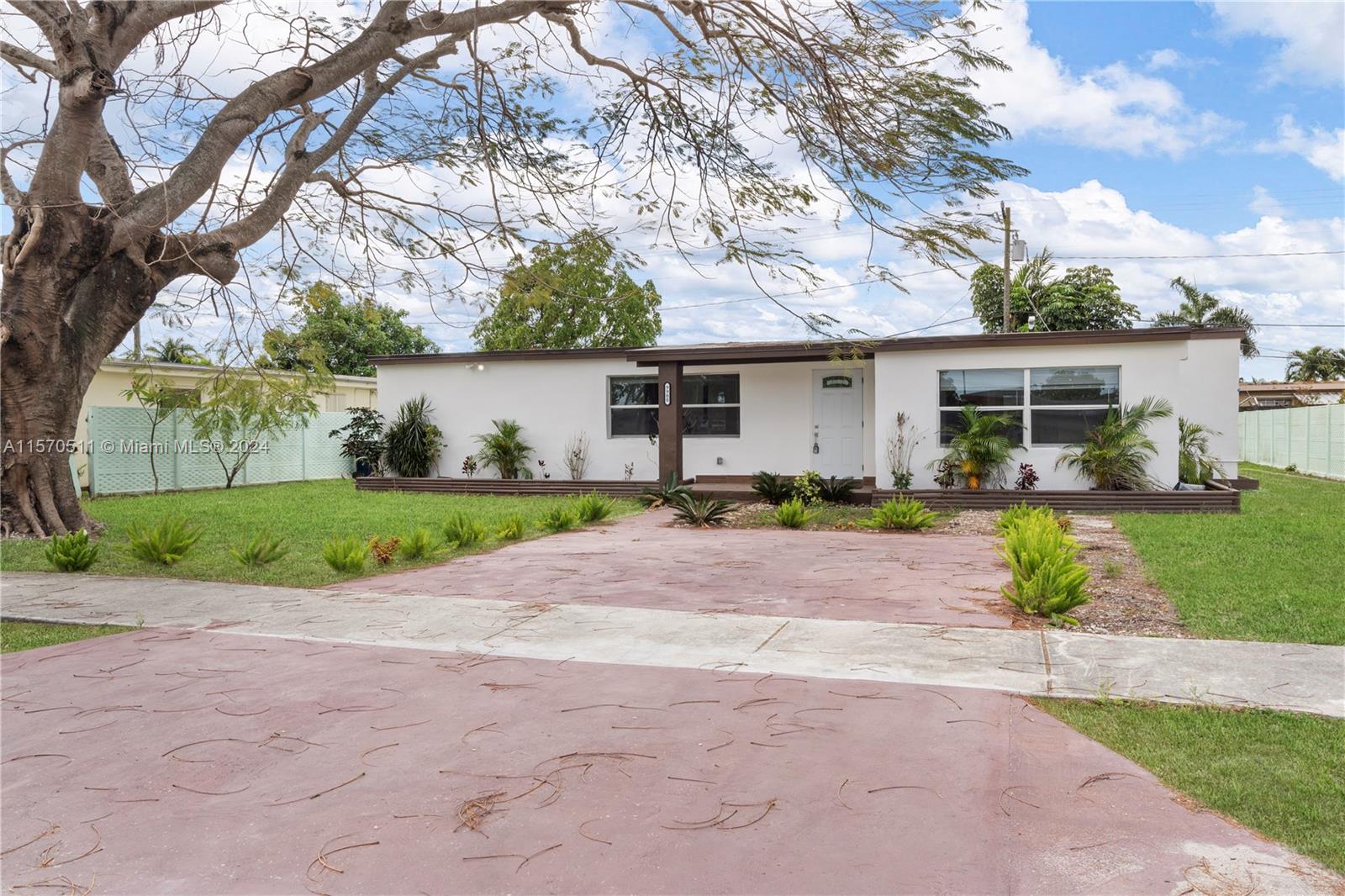 9900 SW 45th St, Miami, Florida 33165, 4 Bedrooms Bedrooms, ,2 BathroomsBathrooms,Residential,For Sale,9900 SW 45th St,A11570511