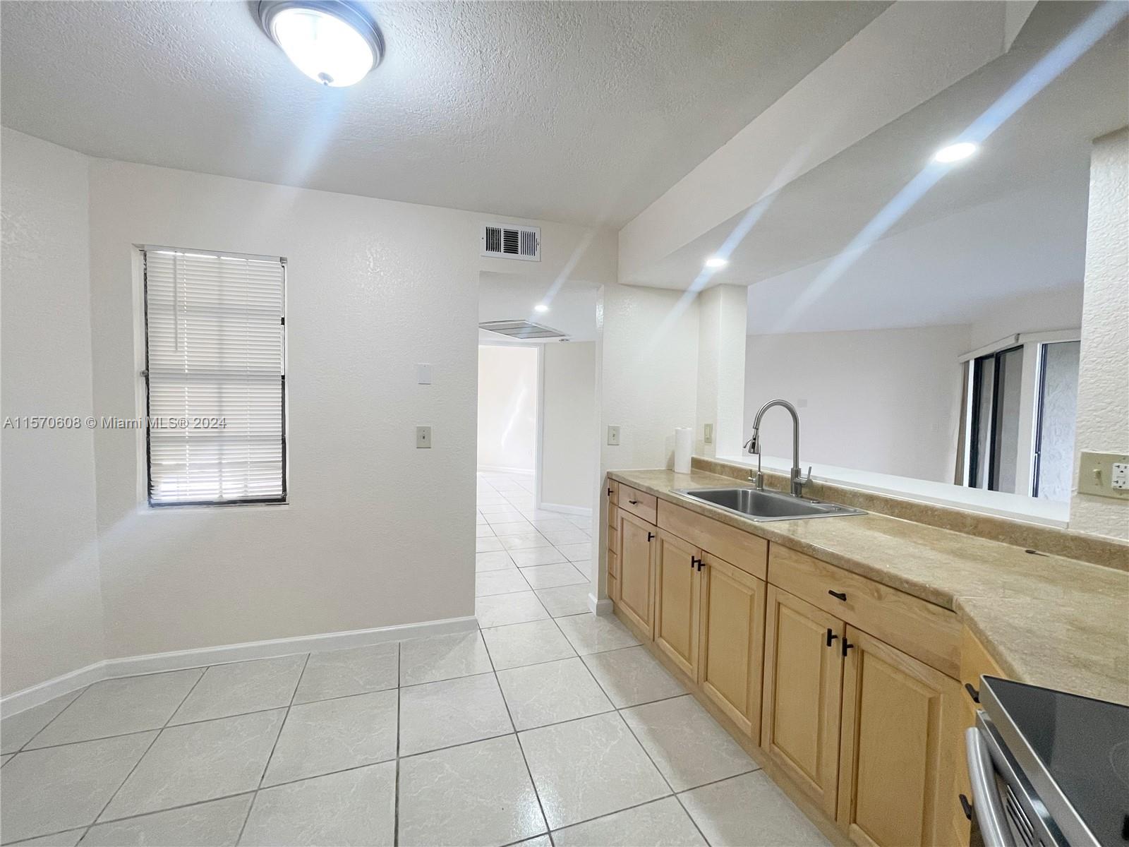 1000 Constitution Dr 1000G, Homestead, Florida 33034, 2 Bedrooms Bedrooms, ,2 BathroomsBathrooms,Residentiallease,For Rent,1000 Constitution Dr 1000G,A11570608