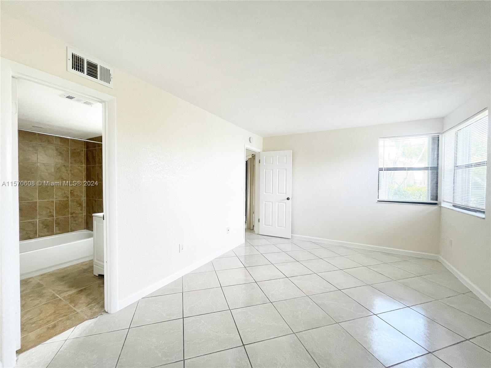 1000 Constitution Dr 1000G, Homestead, Florida 33034, 2 Bedrooms Bedrooms, ,2 BathroomsBathrooms,Residentiallease,For Rent,1000 Constitution Dr 1000G,A11570608