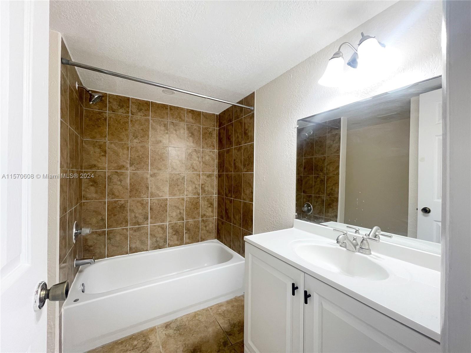 1000 Constitution Dr 1000G, Homestead, Florida 33034, 2 Bedrooms Bedrooms, ,2 BathroomsBathrooms,Residentiallease,For Rent,1000 Constitution Dr 1000G,A11570608