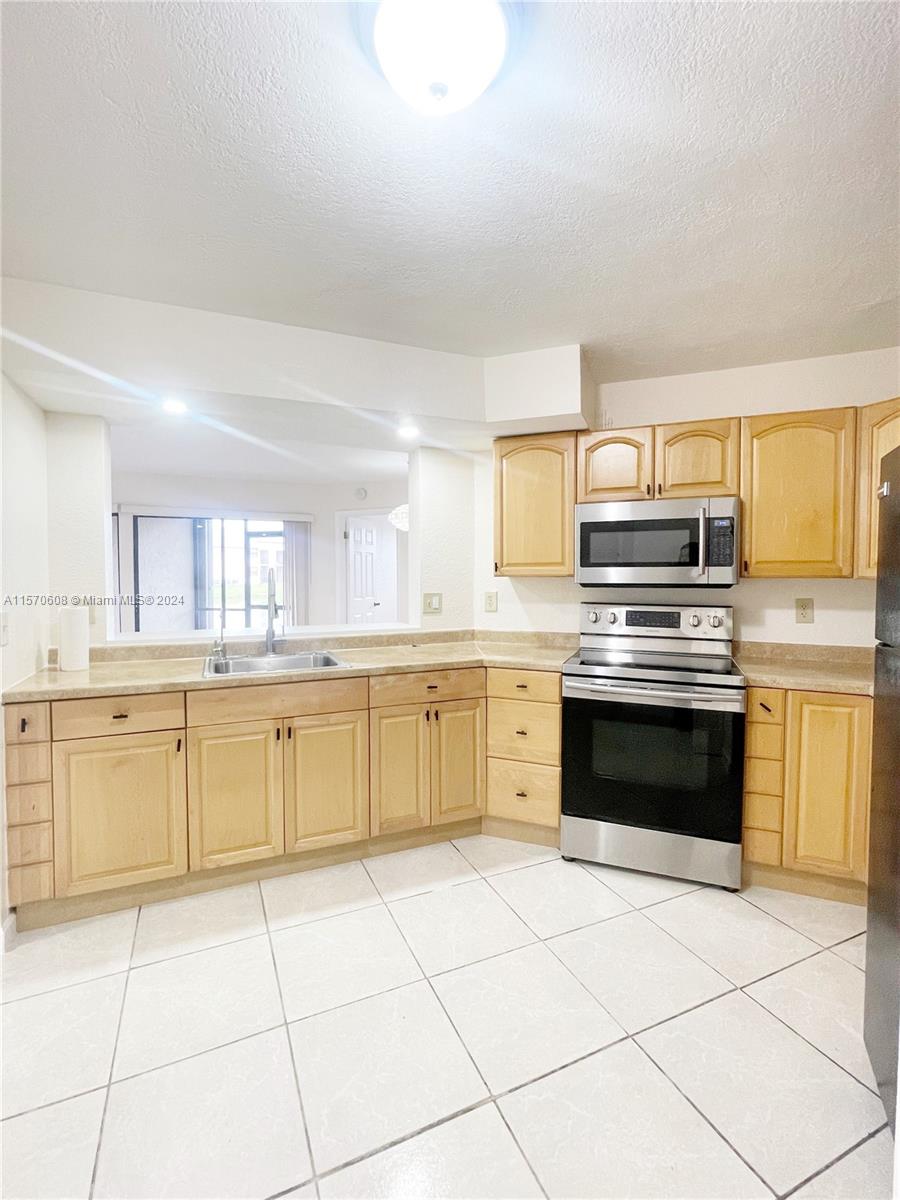 1000 Constitution Dr 1000G, Homestead, Florida 33034, 2 Bedrooms Bedrooms, ,2 BathroomsBathrooms,Residentiallease,For Rent,1000 Constitution Dr 1000G,A11570608