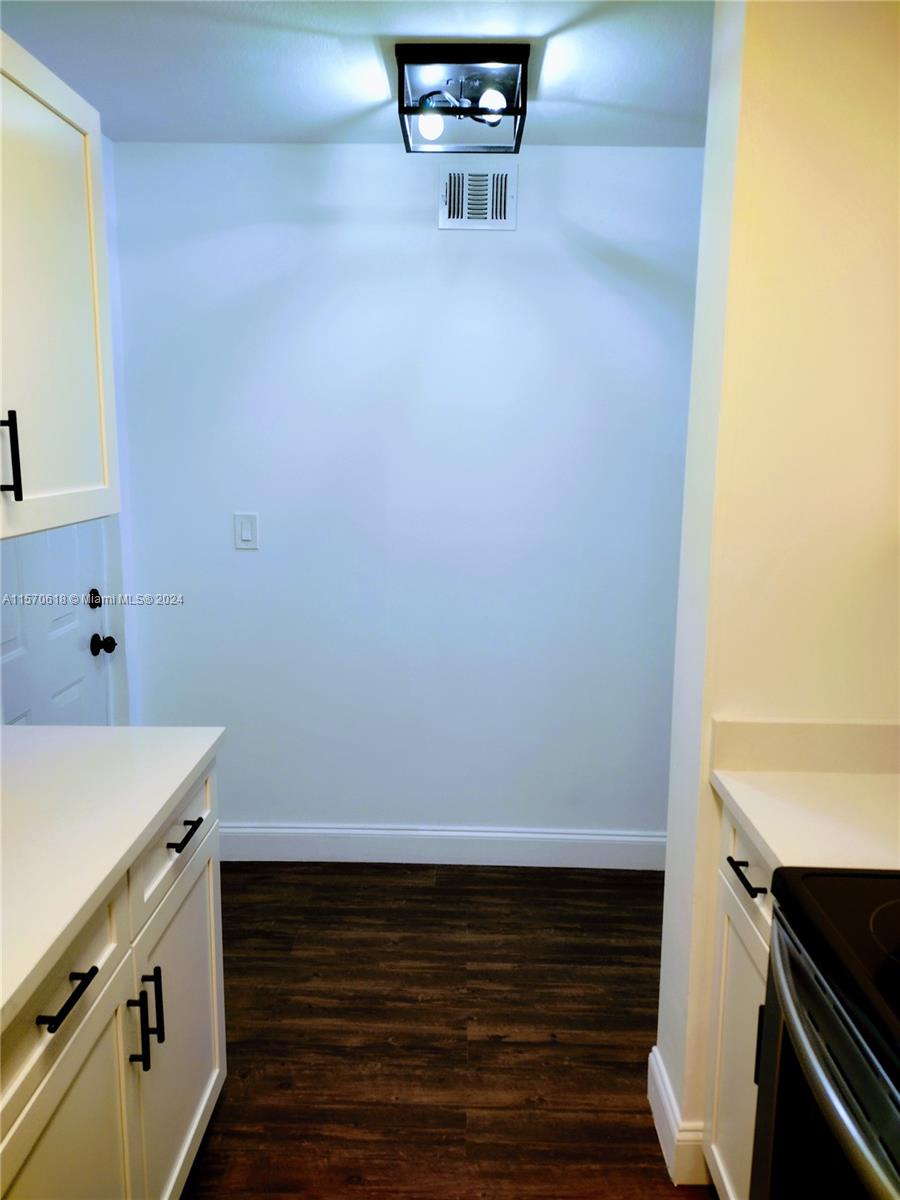 600 NW 32nd Pl 212, Miami, Florida 33125, 2 Bedrooms Bedrooms, ,1 BathroomBathrooms,Residentiallease,For Rent,600 NW 32nd Pl 212,A11570618