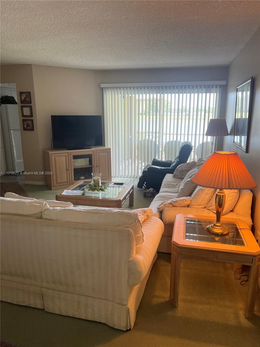 2525 SE 19th Pl 105-B, Homestead, Florida 33035, 3 Bedrooms Bedrooms, ,2 BathroomsBathrooms,Residentiallease,For Rent,2525 SE 19th Pl 105-B,A11570622