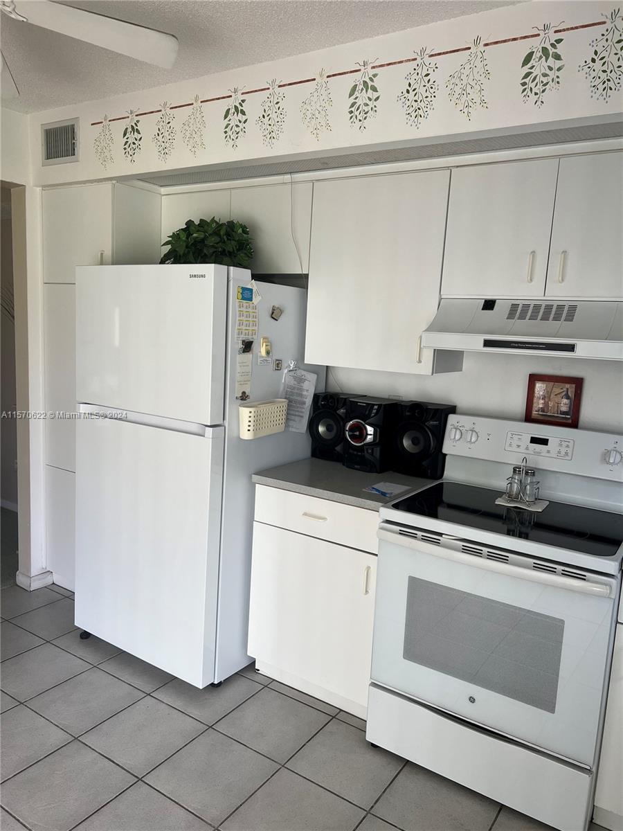 2525 SE 19th Pl 105-B, Homestead, Florida 33035, 3 Bedrooms Bedrooms, ,2 BathroomsBathrooms,Residentiallease,For Rent,2525 SE 19th Pl 105-B,A11570622