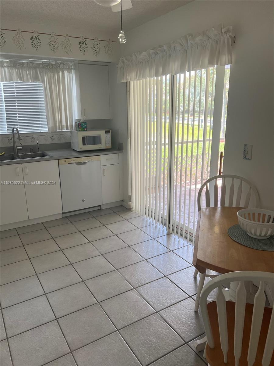 2525 SE 19th Pl 105-B, Homestead, Florida 33035, 3 Bedrooms Bedrooms, ,2 BathroomsBathrooms,Residentiallease,For Rent,2525 SE 19th Pl 105-B,A11570622