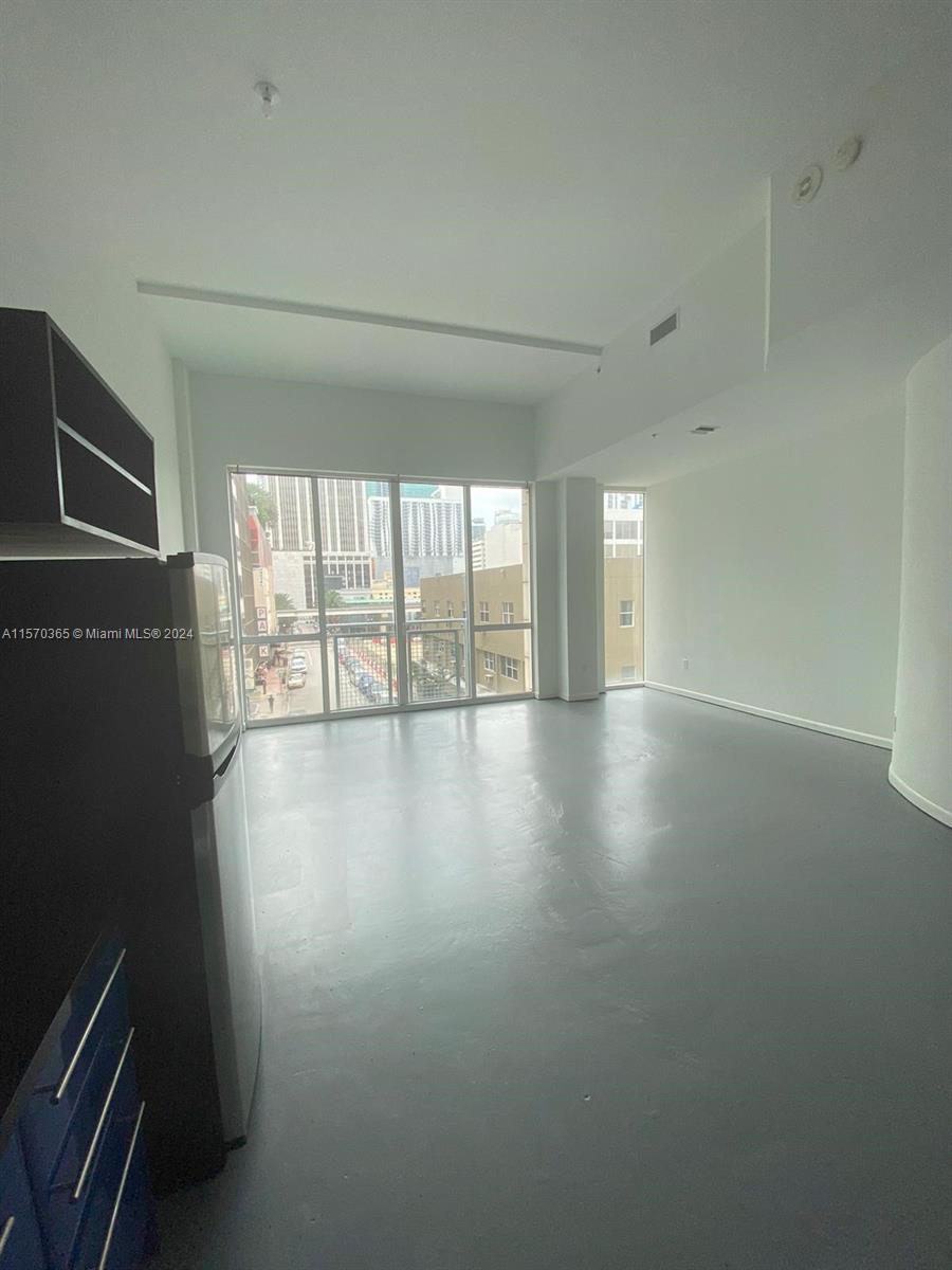 253 NE 2nd St 321, Miami, Florida 33132, ,1 BathroomBathrooms,Residentiallease,For Rent,253 NE 2nd St 321,A11570365