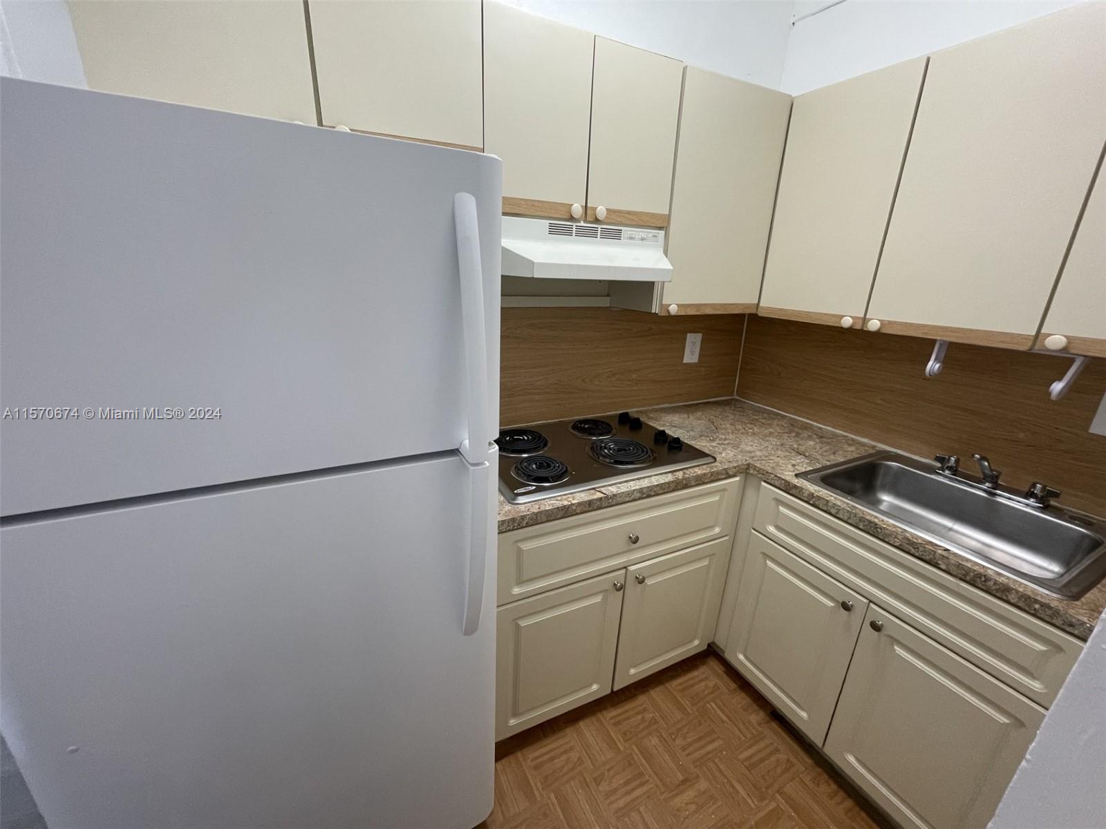 3409 S Le Jeune Rd 1, Coral Gables, Florida 33134, 1 Bedroom Bedrooms, ,1 BathroomBathrooms,Residentiallease,For Rent,3409 S Le Jeune Rd 1,A11570674