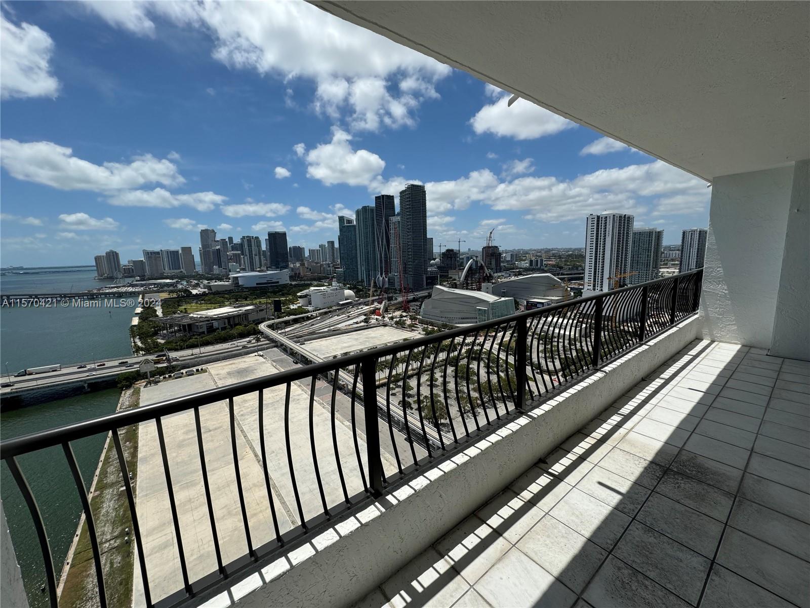 Miami, Florida 33132, 1 Bedroom Bedrooms, ,1 BathroomBathrooms,Residentiallease,For Rent,A11570421