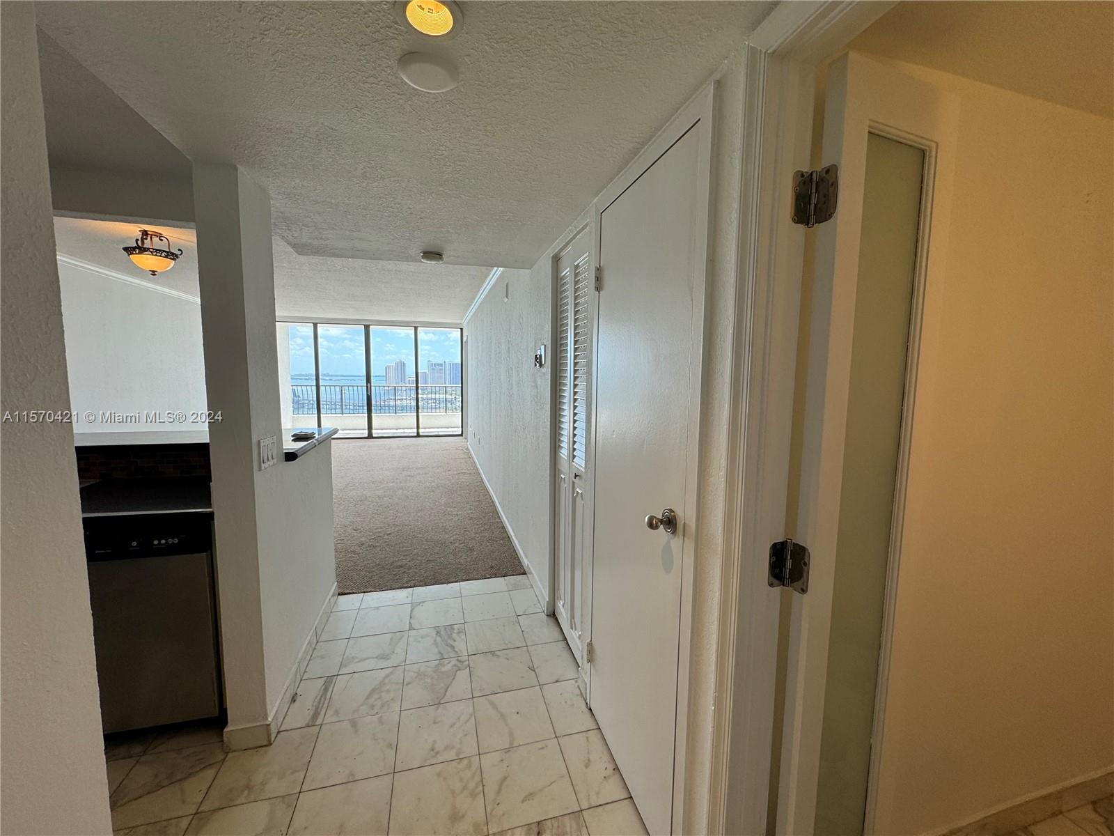 Miami, Florida 33132, 1 Bedroom Bedrooms, ,1 BathroomBathrooms,Residentiallease,For Rent,A11570421