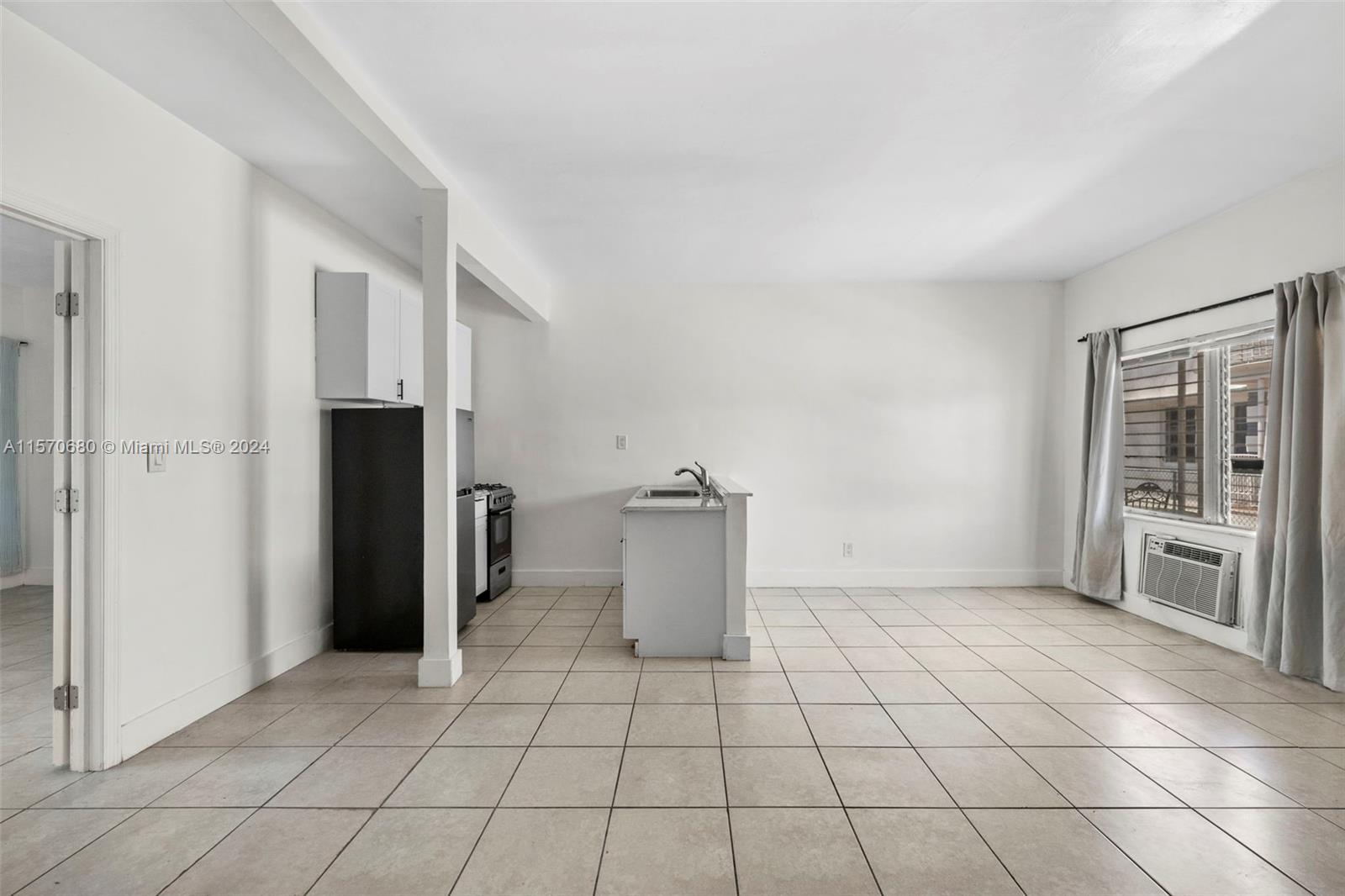 8135 Crespi Blvd 4, Miami Beach, Florida 33141, 1 Bedroom Bedrooms, ,1 BathroomBathrooms,Residentiallease,For Rent,8135 Crespi Blvd 4,A11570680