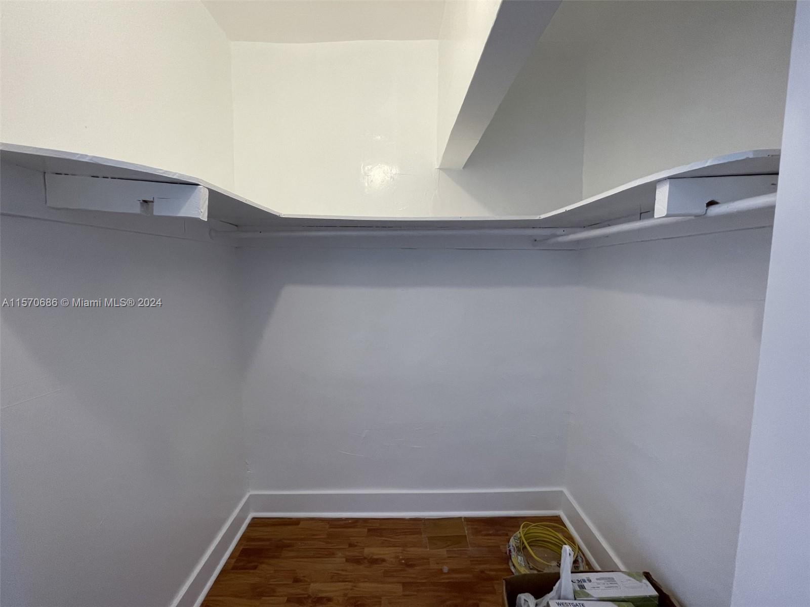 3409 S Le Jeune Rd 2, Coral Gables, Florida 33134, 1 Bedroom Bedrooms, ,1 BathroomBathrooms,Residentiallease,For Rent,3409 S Le Jeune Rd 2,A11570686
