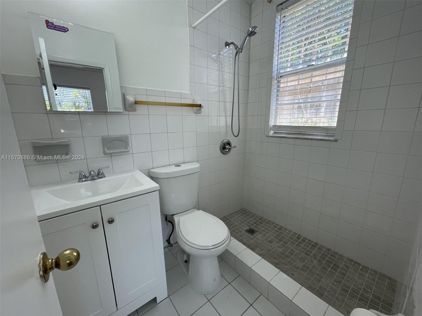 3409 S Le Jeune Rd 2, Coral Gables, Florida 33134, 1 Bedroom Bedrooms, ,1 BathroomBathrooms,Residentiallease,For Rent,3409 S Le Jeune Rd 2,A11570686