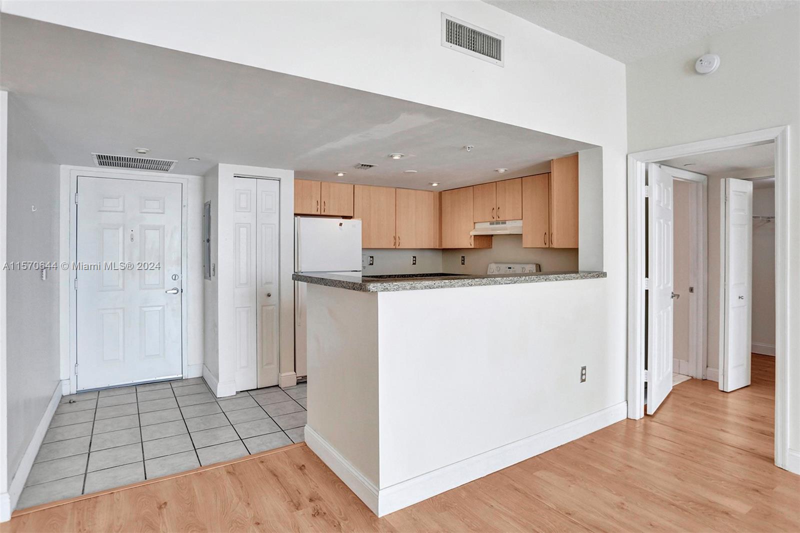 3000 Coral Way 412, Miami, Florida 33145, 2 Bedrooms Bedrooms, ,2 BathroomsBathrooms,Residentiallease,For Rent,3000 Coral Way 412,A11570644