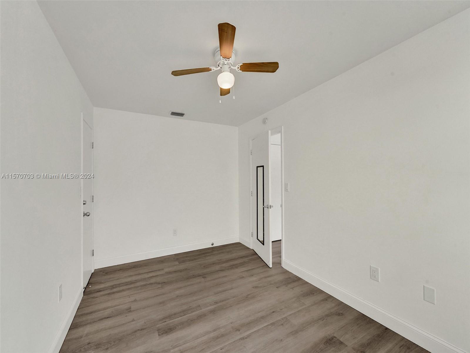 1460 Ocean Dr 402, Miami Beach, Florida 33139, 2 Bedrooms Bedrooms, ,2 BathroomsBathrooms,Residentiallease,For Rent,1460 Ocean Dr 402,A11570703