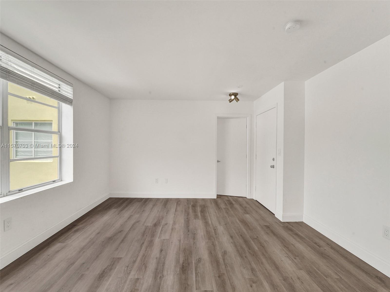 1460 Ocean Dr 402, Miami Beach, Florida 33139, 2 Bedrooms Bedrooms, ,2 BathroomsBathrooms,Residentiallease,For Rent,1460 Ocean Dr 402,A11570703