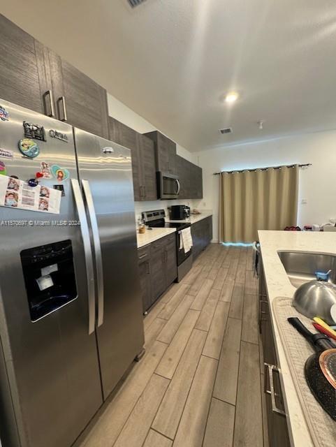 804 SE 18th St, Homestead, Florida 33034, 4 Bedrooms Bedrooms, ,3 BathroomsBathrooms,Residentiallease,For Rent,804 SE 18th St,A11570697