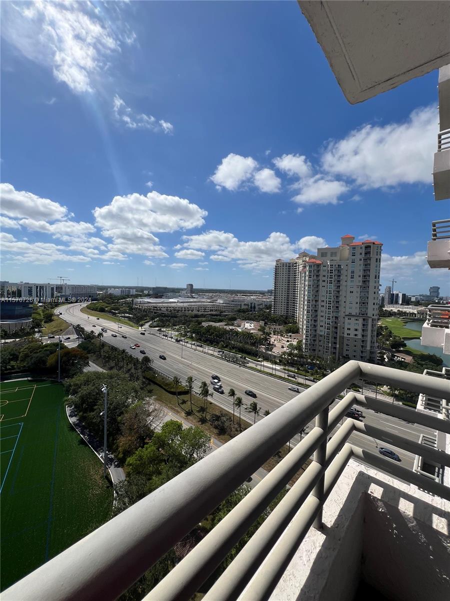 BALCONY CITY VIEW