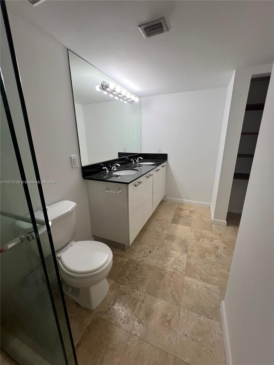 2DO  BATHROOM